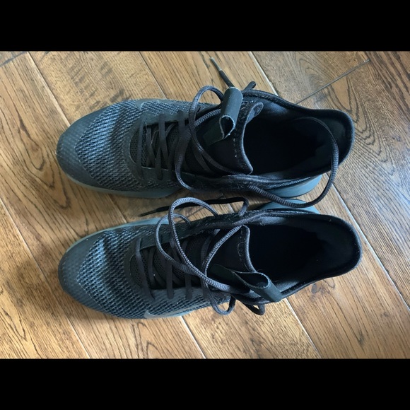 Mens Nike LeBron James The Lion Tennis Shoes - Picture 3 of 4